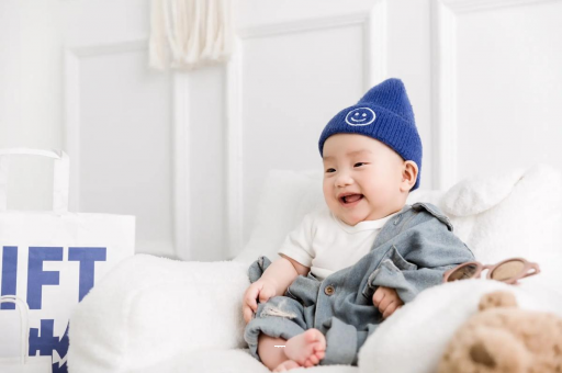 永兴宝宝吃奶蹬腿烦躁扭动 永兴宝宝吃奶蹬腿烦躁扭动